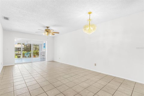 Commercial property in Cape Coral, Florida 4 bedrooms, 219.06 sq.m. № 2199876 - photo 18