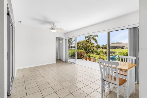 Commercial property in Cape Coral, Florida 4 bedrooms, 219.06 sq.m. № 2199876 - photo 25