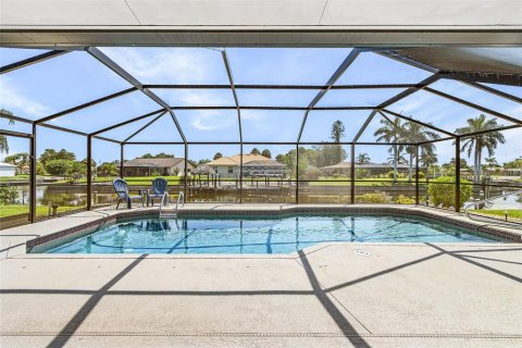 Commercial property in Cape Coral, Florida 4 bedrooms, 219.06 sq.m. № 2199876 - photo 2