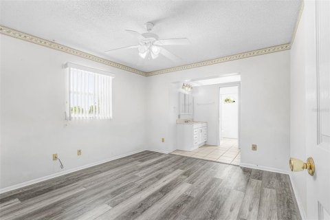 Commercial property in Cape Coral, Florida 4 bedrooms, 219.06 sq.m. № 2199876 - photo 22