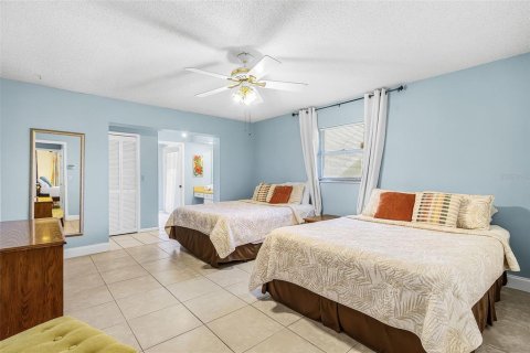 Commercial property in Cape Coral, Florida 4 bedrooms, 219.06 sq.m. № 2199876 - photo 5