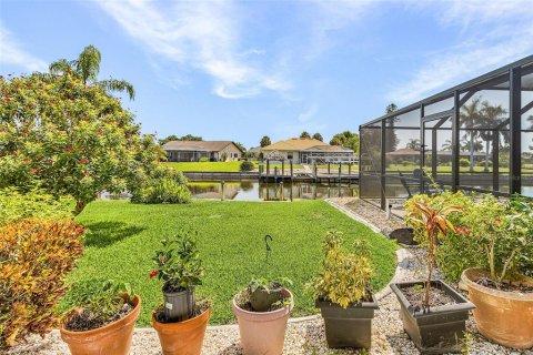 Commercial property in Cape Coral, Florida 4 bedrooms, 219.06 sq.m. № 2199876 - photo 10