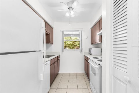 Commercial property in Cape Coral, Florida 4 bedrooms, 219.06 sq.m. № 2199876 - photo 19