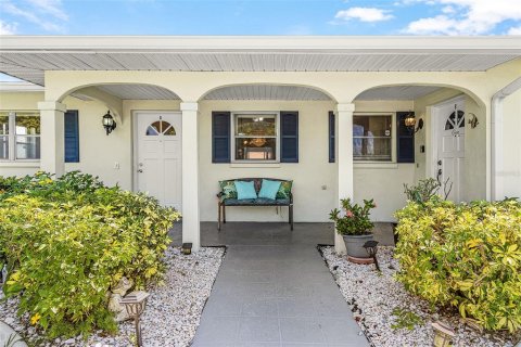 Commercial property in Cape Coral, Florida 4 bedrooms, 219.06 sq.m. № 2199876 - photo 11