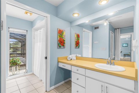 Commercial property in Cape Coral, Florida 4 bedrooms, 219.06 sq.m. № 2199876 - photo 15