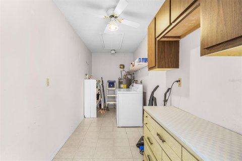 Commercial property in Cape Coral, Florida 4 bedrooms, 219.06 sq.m. № 2199876 - photo 24
