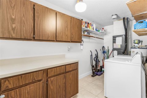 Commercial property in Cape Coral, Florida 4 bedrooms, 219.06 sq.m. № 2199876 - photo 17