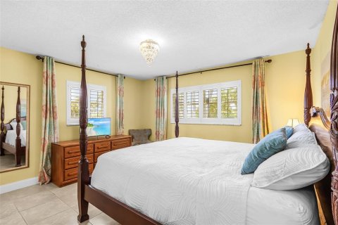 Commercial property in Cape Coral, Florida 4 bedrooms, 219.06 sq.m. № 2199876 - photo 13