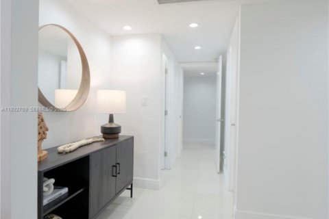 Copropriété à vendre à Sunny Isles Beach, Floride: 3 chambres, 139.82 m2 № 2034972 - photo 29