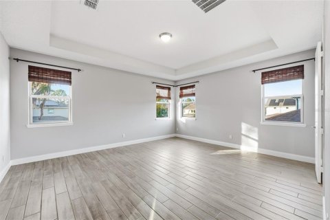 House in Windermere, Florida 6 bedrooms, 387.96 sq.m. № 2234259 - photo 19
