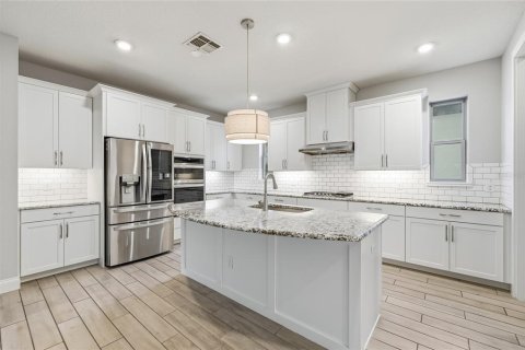 House in Windermere, Florida 6 bedrooms, 387.96 sq.m. № 2234259 - photo 6