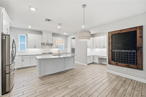 House in Windermere, Florida 6 bedrooms, 387.96 sq.m. № 2234259 - photo 5