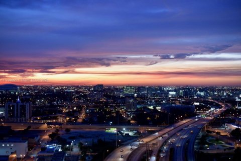 Купить кондоминиум в Майами, Флорида 2 спальни, 153.01м2, № 1984856 - фото 5