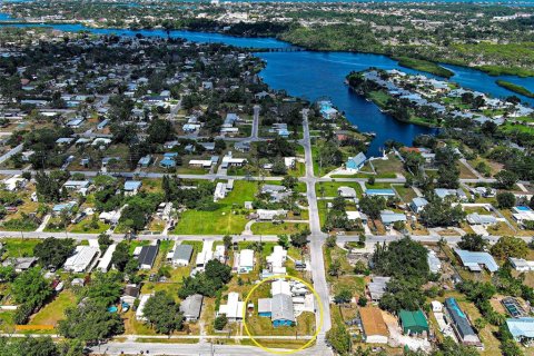 House in Nokomis, Florida 3 bedrooms, 125.42 sq.m. № 1759988 - photo 30