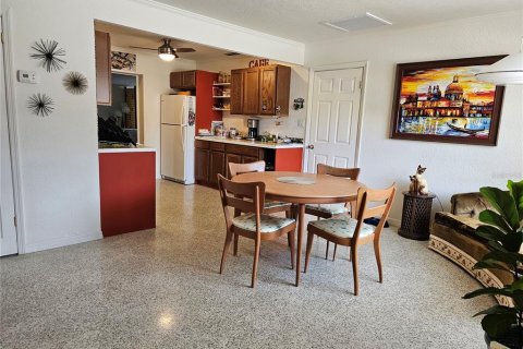 House in Nokomis, Florida 3 bedrooms, 125.42 sq.m. № 1759988 - photo 11