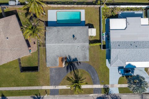 House in Margate, Florida 4 bedrooms, 143.26 sq.m. № 1774233 - photo 4