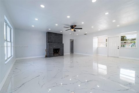 House in Margate, Florida 4 bedrooms, 143.26 sq.m. № 1774233 - photo 16