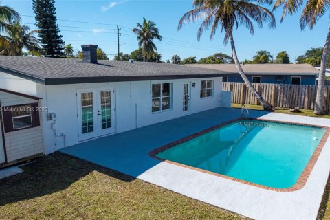 House in Margate, Florida 4 bedrooms, 143.26 sq.m. № 1774233 - photo 7