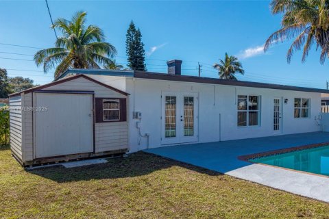 House in Margate, Florida 4 bedrooms, 143.26 sq.m. № 1774233 - photo 6