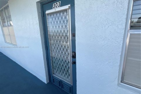 Condo in Margate, Florida, 2 bedrooms  № 1968982 - photo 29