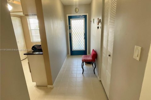 Condo in Margate, Florida, 2 bedrooms  № 1968982 - photo 4