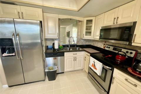 Condo in Margate, Florida, 2 bedrooms  № 1968982 - photo 9