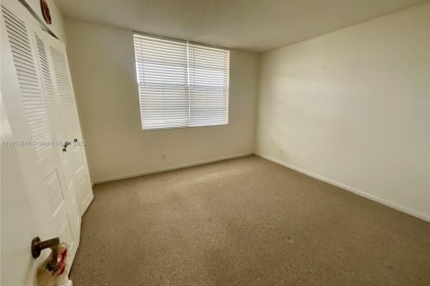 Condo in Margate, Florida, 2 bedrooms  № 1968982 - photo 16