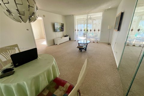 Condo in Margate, Florida, 2 bedrooms  № 1968982 - photo 12