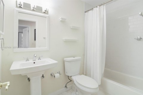 Casa en alquiler en Miami, Florida, 2 dormitorios, 117.24 m2 № 2055556 - foto 9