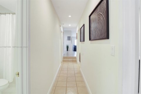 Casa en alquiler en Miami, Florida, 2 dormitorios, 117.24 m2 № 2055556 - foto 15