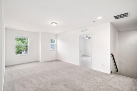 House in Orlando, Florida 4 bedrooms, 246.75 sq.m. № 1837388 - photo 13