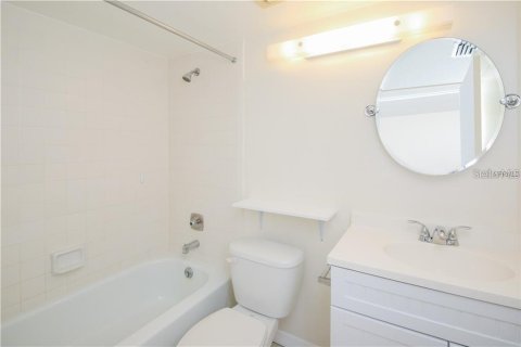 Condo in Venice, Florida, 2 bedrooms  № 1801320 - photo 13
