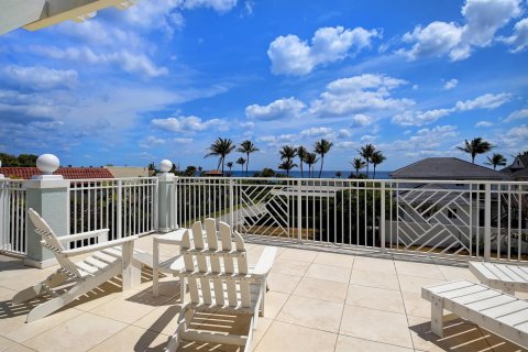 Townhouse in Delray Beach, Florida 4 bedrooms, 306.76 sq.m. № 2169676