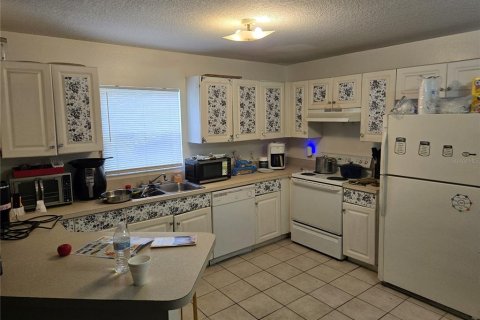 House in Saint Petersburg, Florida 3 bedrooms, 111.48 sq.m. № 1786613 - photo 2