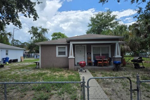 House in Saint Petersburg, Florida 3 bedrooms, 111.48 sq.m. № 1786613 - photo 1
