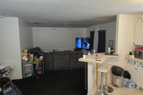 House in Saint Petersburg, Florida 3 bedrooms, 111.48 sq.m. № 1786613 - photo 3