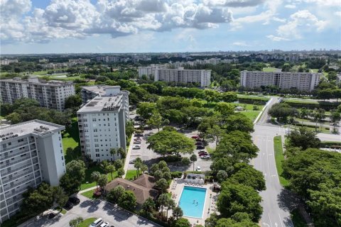 Condominio en alquiler en Pompano Beach, Florida, 3 dormitorios, 158.86 m2 № 1155749 - foto 1