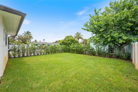 House in Hollywood, Florida 4 bedrooms, 115.29 sq.m. № 1880174 - photo 21