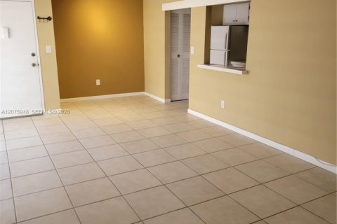 Copropriété à louer à Doral, Floride: 1 chambre, 72.46 m2 № 2317627 - photo 8
