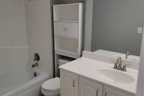Copropriété à louer à Doral, Floride: 1 chambre, 72.46 m2 № 2317627 - photo 12