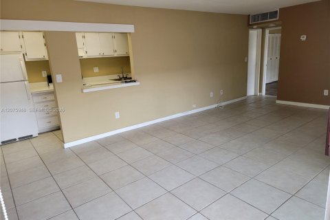 Copropriété à louer à Doral, Floride: 1 chambre, 72.46 m2 № 2317627 - photo 6