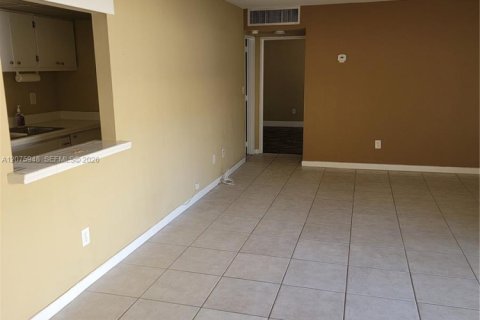 Copropriété à louer à Doral, Floride: 1 chambre, 72.46 m2 № 2317627 - photo 5