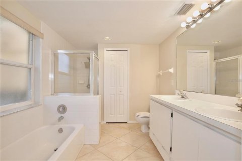 Casa en alquiler en Kissimmee, Florida, 4 dormitorios, 206.71 m2 № 1906833 - foto 18