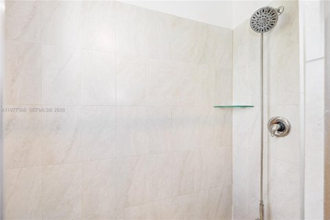 Adosado en venta en Miami, Florida, 4 dormitorios, 156.08 m2 № 2042612 - foto 24