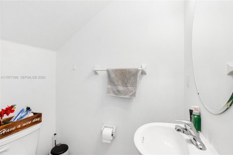 Adosado en venta en Miami, Florida, 4 dormitorios, 156.08 m2 № 2042612 - foto 13