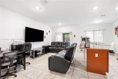 Adosado en venta en Miami, Florida, 4 dormitorios, 156.08 m2 № 2042612 - foto 7