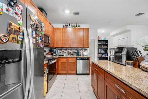 Adosado en venta en Miami, Florida, 4 dormitorios, 156.08 m2 № 2042612 - foto 12