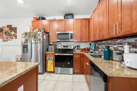 Adosado en venta en Miami, Florida, 4 dormitorios, 156.08 m2 № 2042612 - foto 11