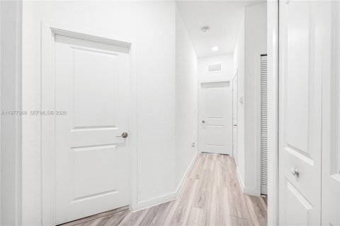 Adosado en venta en Miami, Florida, 4 dormitorios, 156.08 m2 № 2042612 - foto 28