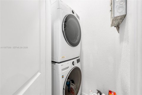 Adosado en venta en Miami, Florida, 4 dormitorios, 156.08 m2 № 2042612 - foto 27